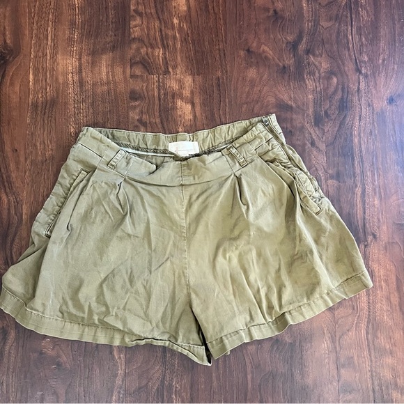 Anthropologie Kelyn Pleated Green Shorts - Picture 3 of 7